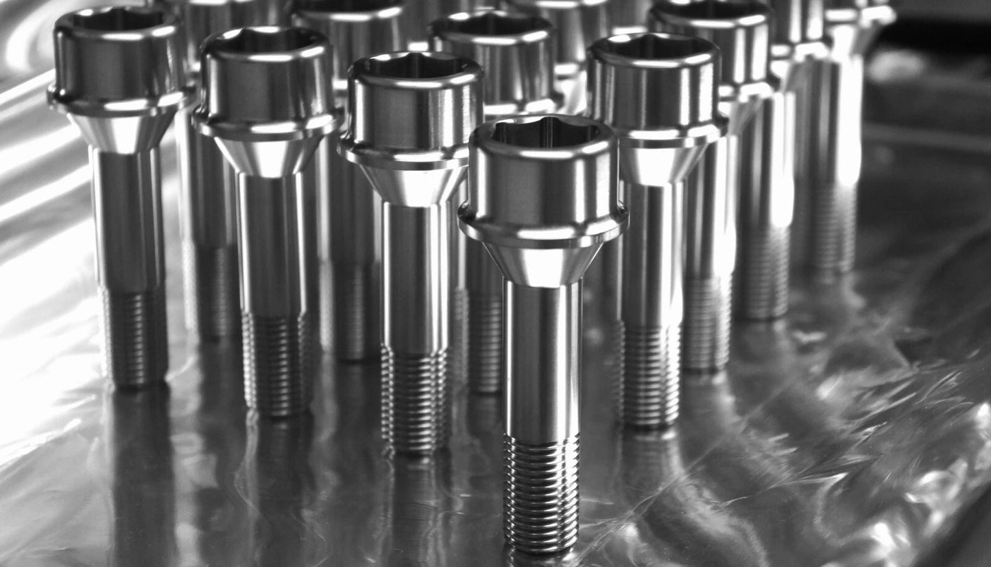 20x Ferrari Titanium Lug Bolts 52 mm 17 mm inner HEX 14x1.5 Set