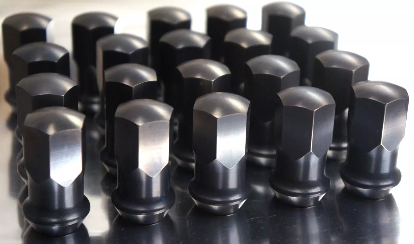 20x Black Titanium Lug Nut 14x1.5 Closed End 43mm 19mm 60deg Acorn