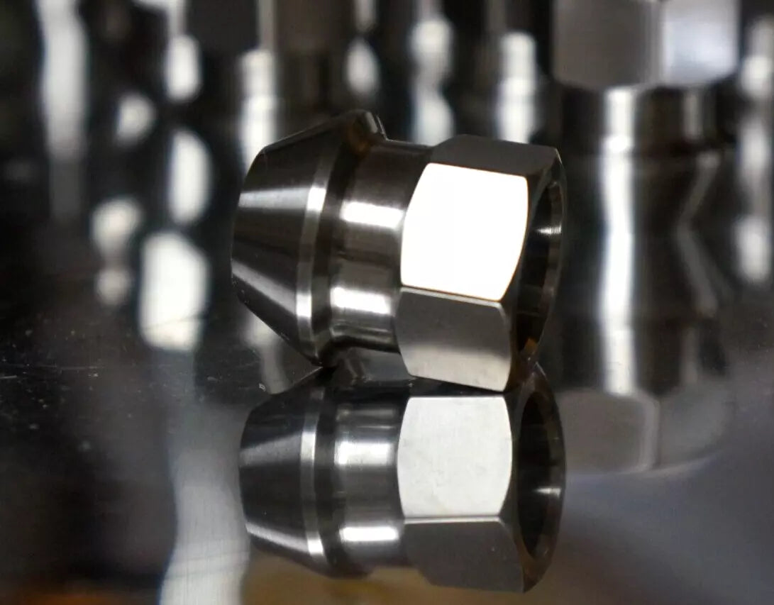 20x Titanium Lug Nut M14x1.5 21mm HEX 60 deg Acorn Open End
