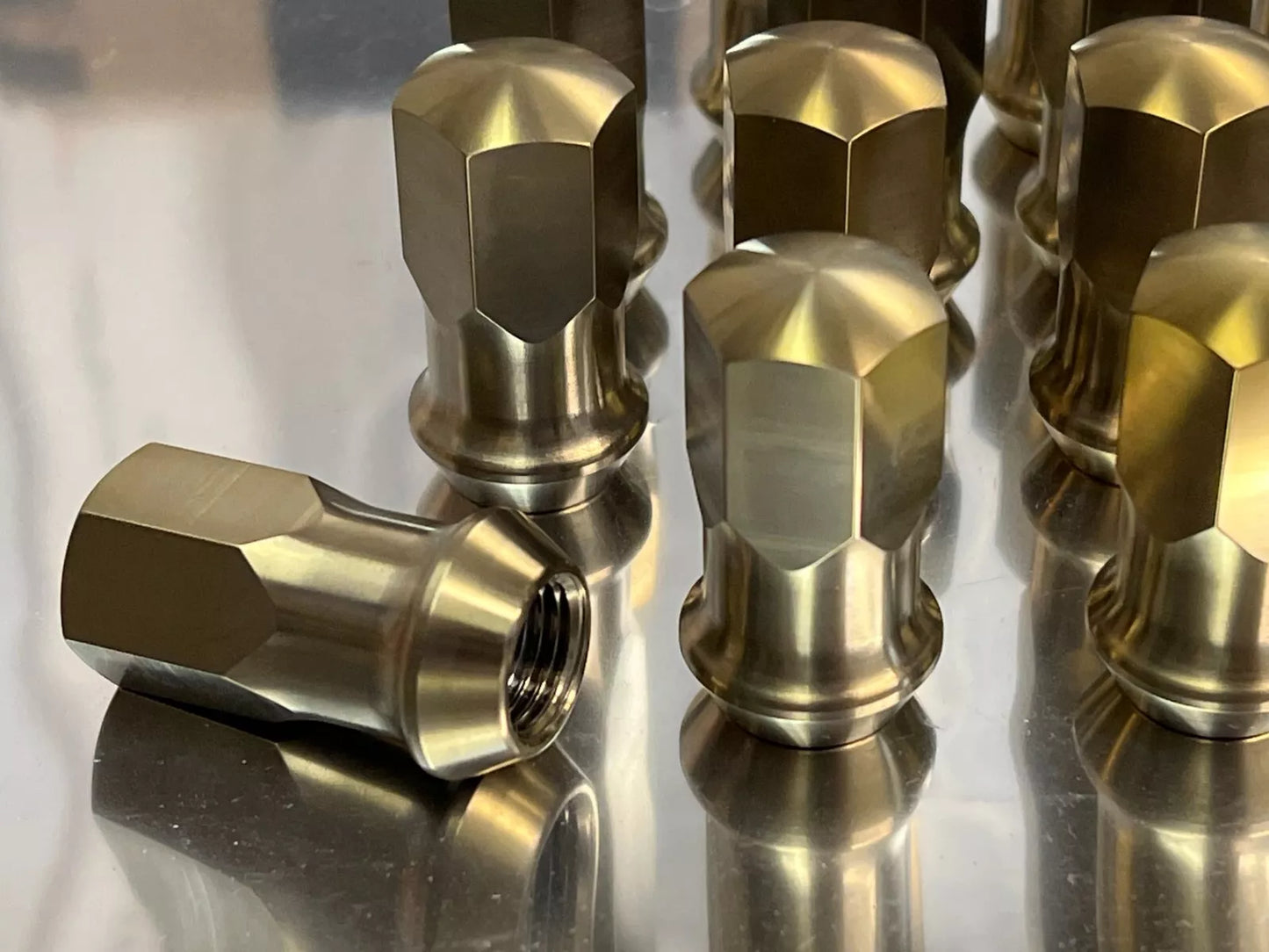 20x set Gold Titanium Closed End Lug Wheel Nut 14x1.5 19mm 60deg