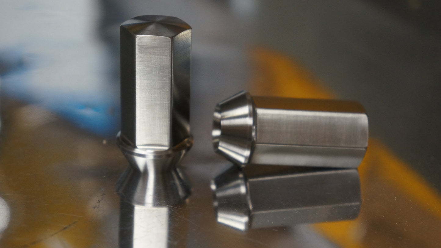 20x Titanium Lug Nut M12 x 1.5 HEX 17 Closed End 60deg seat