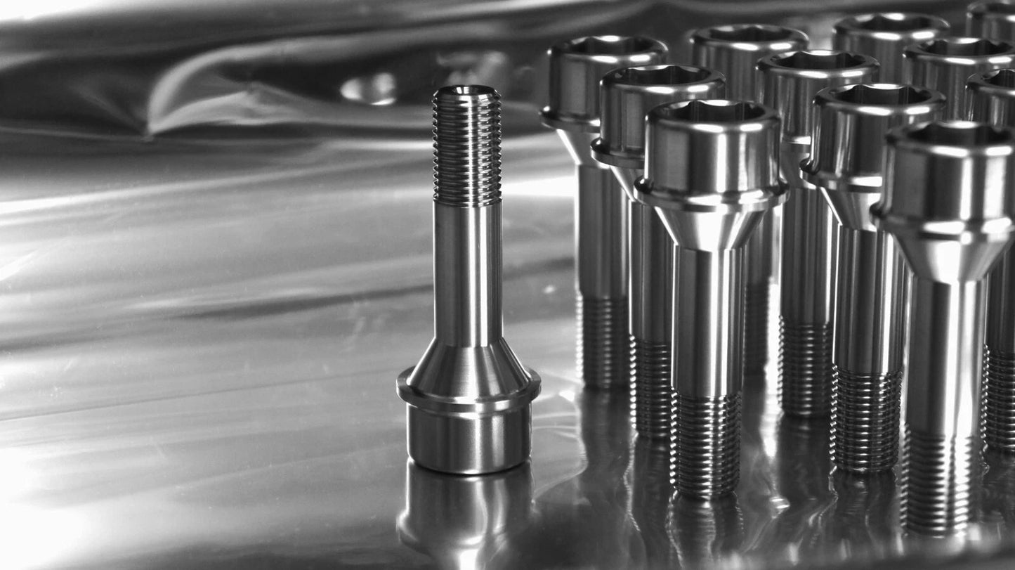 20x Ferrari Titanium Lug Bolts 52 mm 17 mm inner HEX 14x1.5 Set